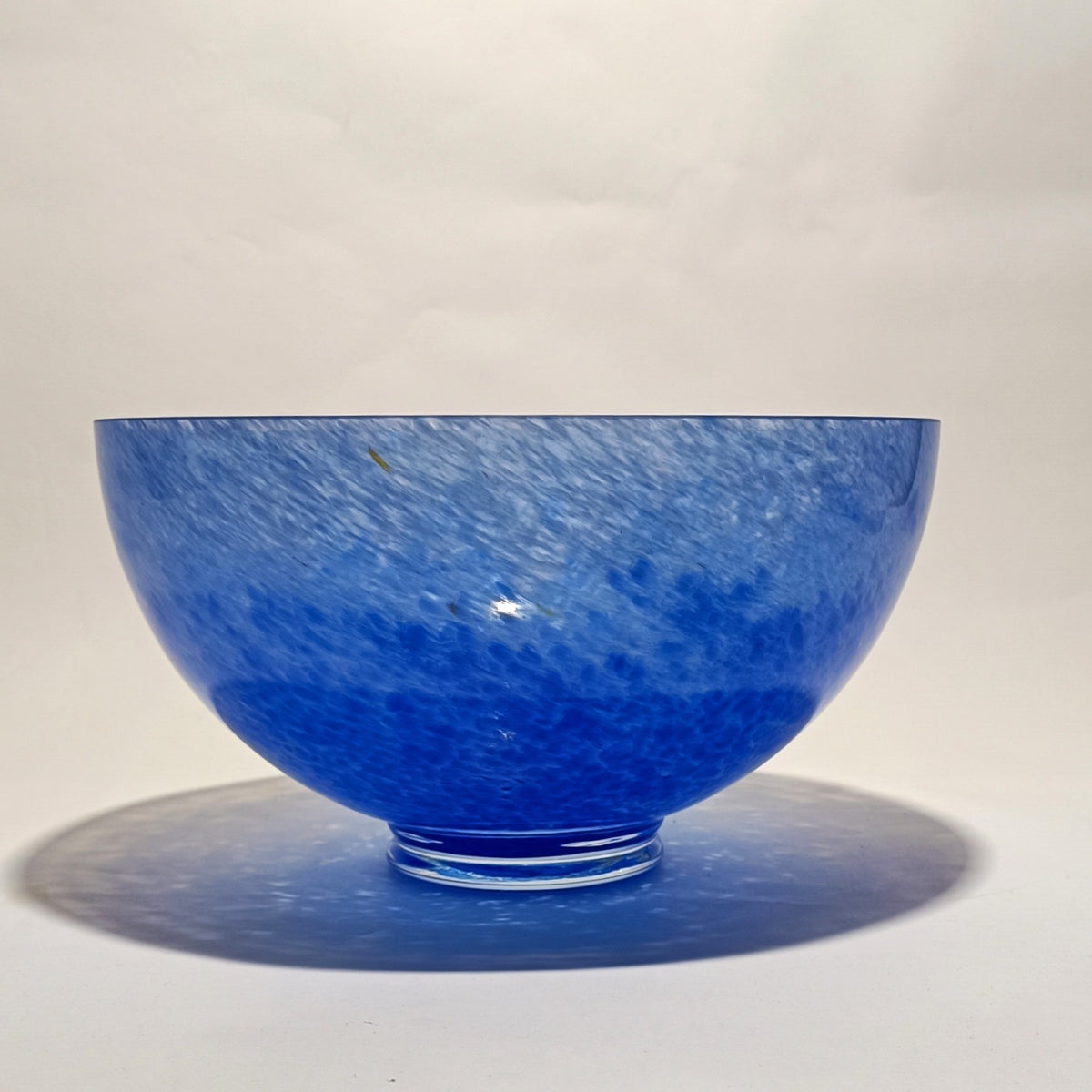 Taça decorativa em vidro soprado, azul