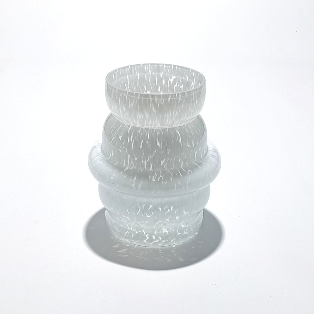 Vaso em vidro soprado ondulado, granulado