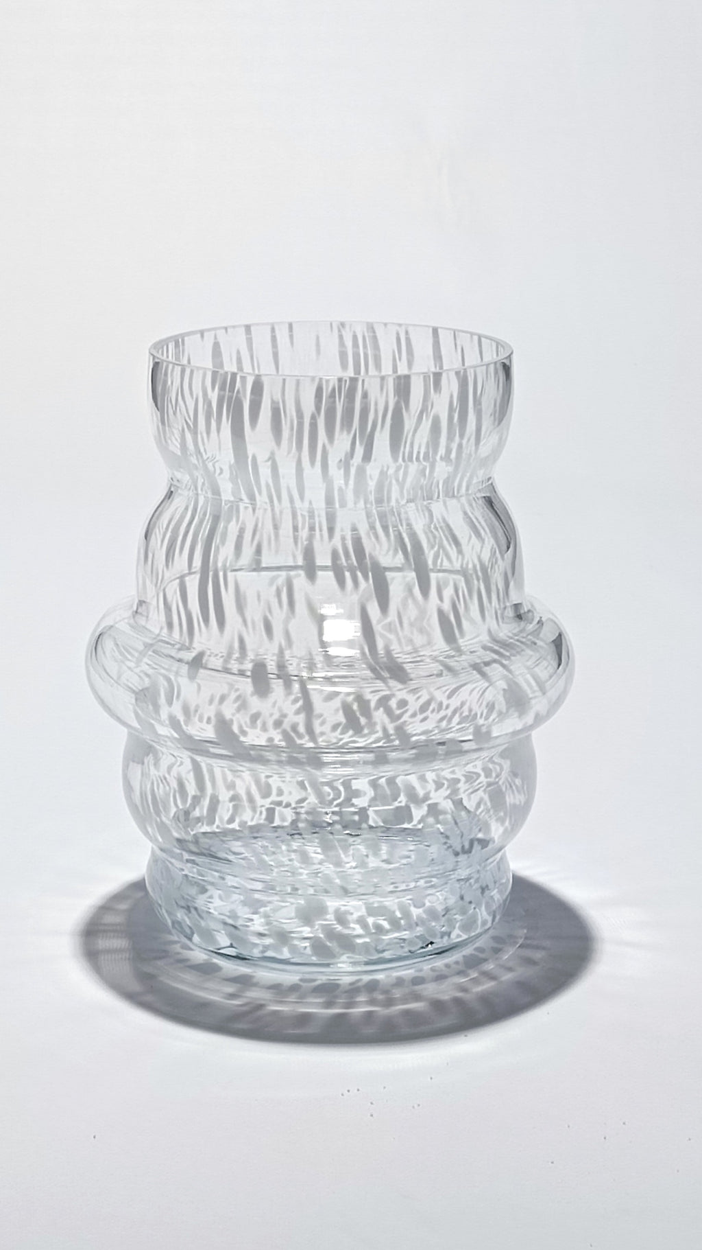 Vaso em vidro soprado ondulado, grão opala – vista 9