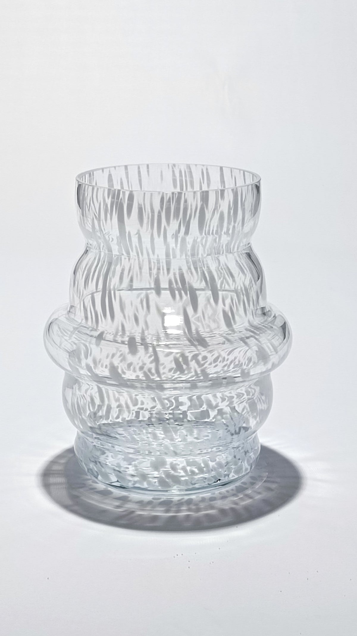 Vaso em vidro soprado ondulado, grão opala – vista 9